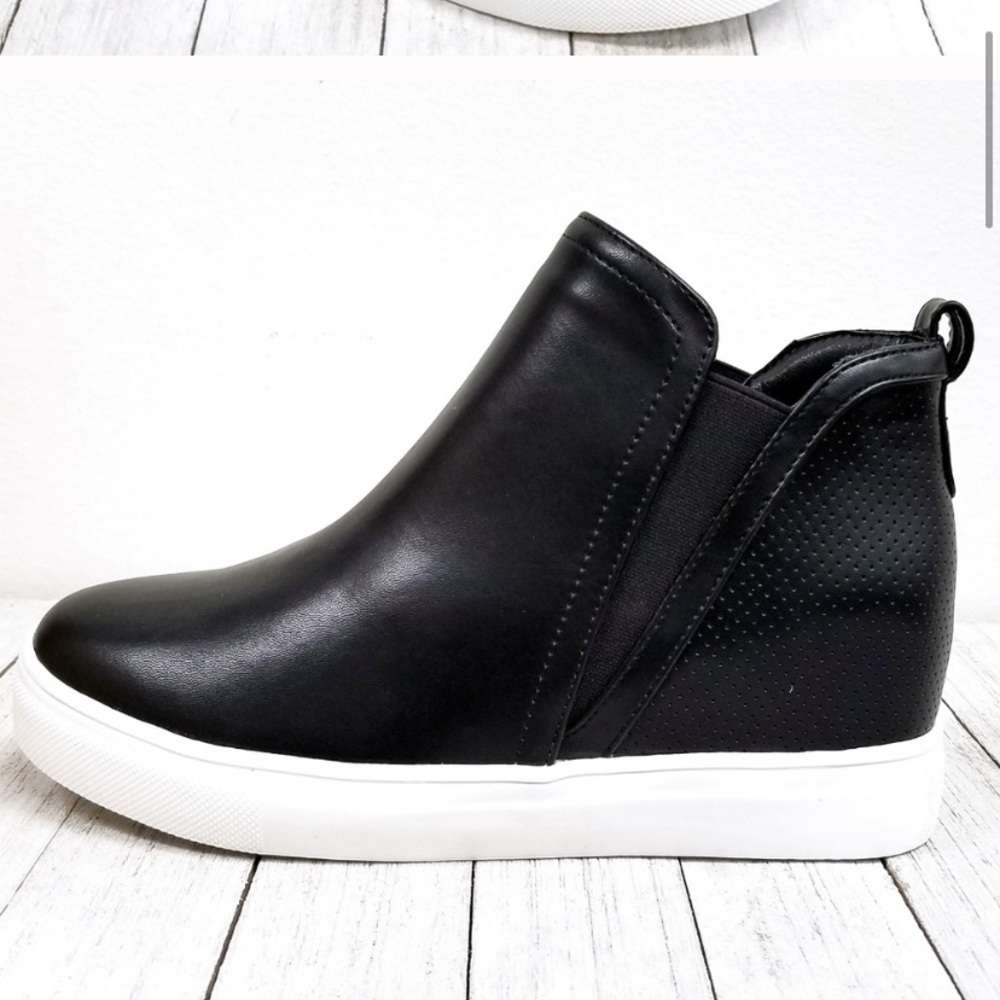 Platform sneakers! - Picture 2 of 3